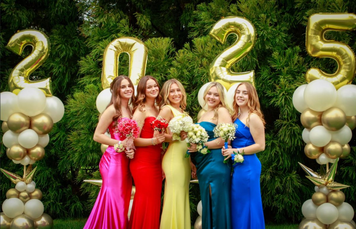 Seniors Sparkle at 2025 Prom