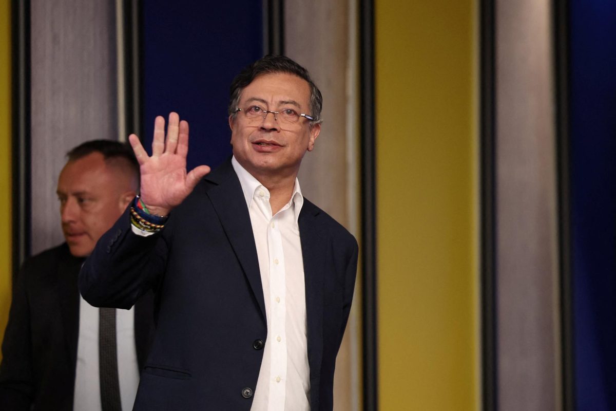 Colombian President Gustavo Petro waves as he arrives at a press conference amid an ongoing dispute with his U.S. counterpart Donald Trump over U.S. strikes on boats in the Caribbean and tariffs, at the Casa de Narino in Bogota, Colombia, October 23, 2025. REUTERS/Luisa Gonzalez