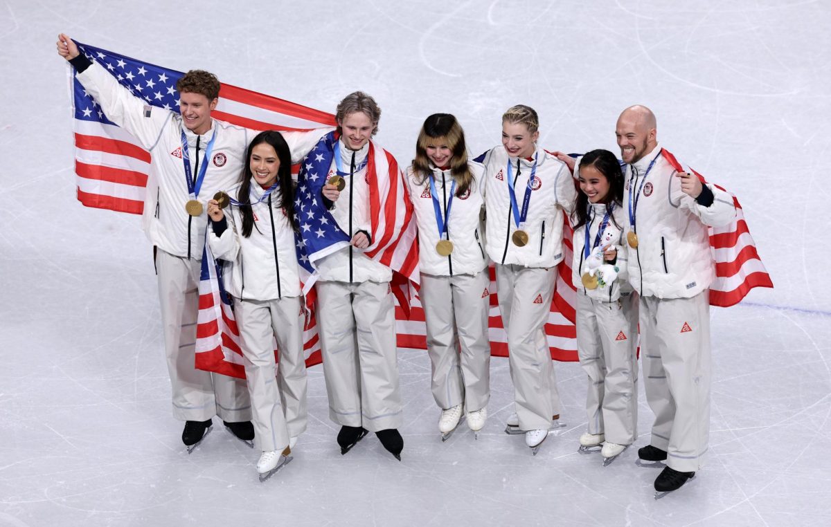 Milano Cortina 2026 Olympics - Figure Skating - Team Event - Victory Ceremony - Milano Ice Skating Arena, Milan, Italy - February 08, 2026. Gold medallist's Ilia Malinin, Amber Glenn, Ellie Kam, Danny O'Shea, Madison Chock, Evan Bates and Alysa Liu of United States celebrate after winning the Team Event REUTERS/Amanda Perobelli