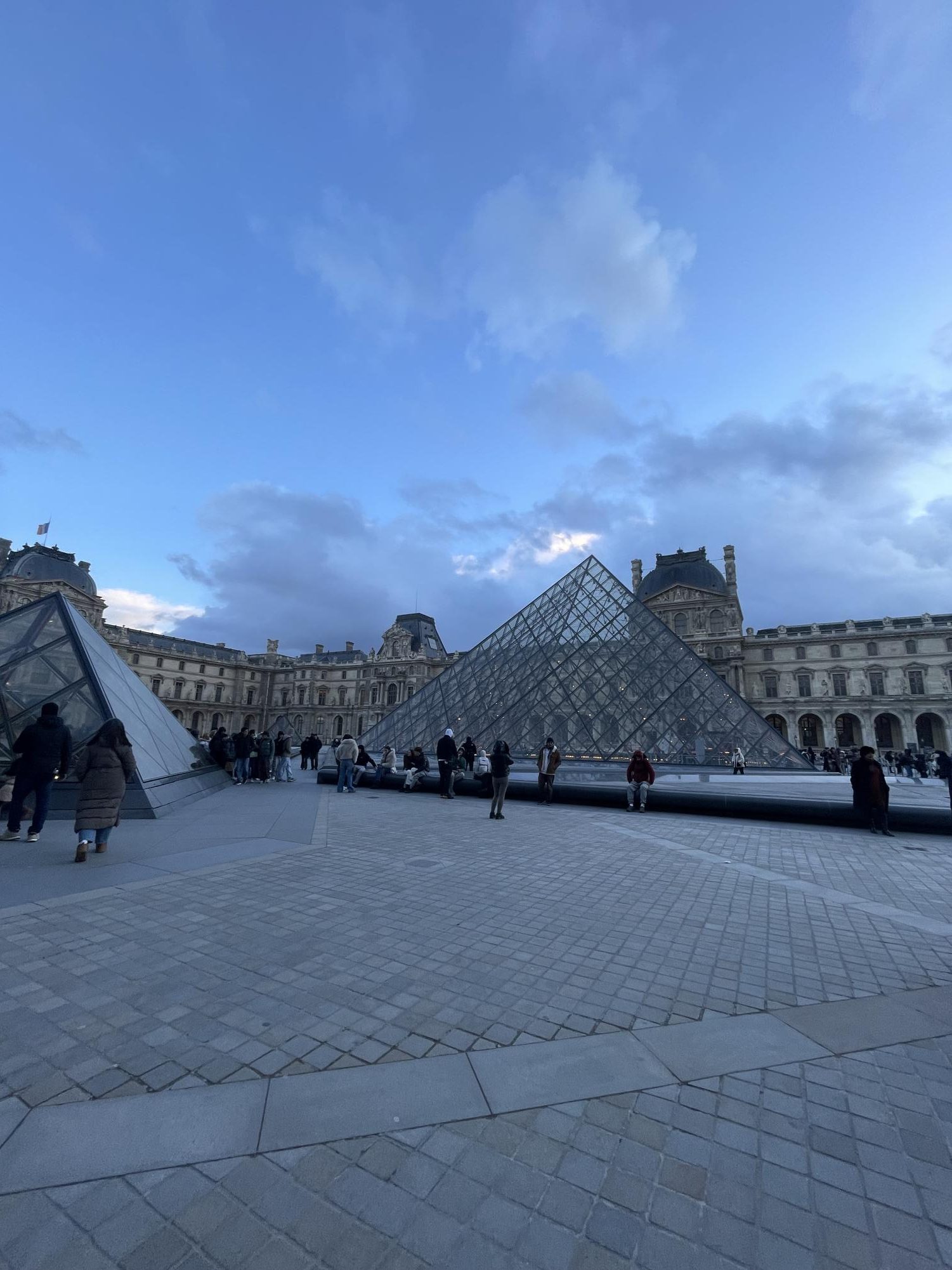WPHS Juniors and Seniors Travel to Paris and London